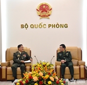 ພົນເອກ ຟານວັນຢາງ ຕ້ອນຮັບຮອງລັດຖະມົນຕີກະຊວງປ້ອງກັນປະເທດກໍາປູເຈຍ